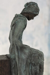 'Facing inward' Kieta Nuij bronzen beelden